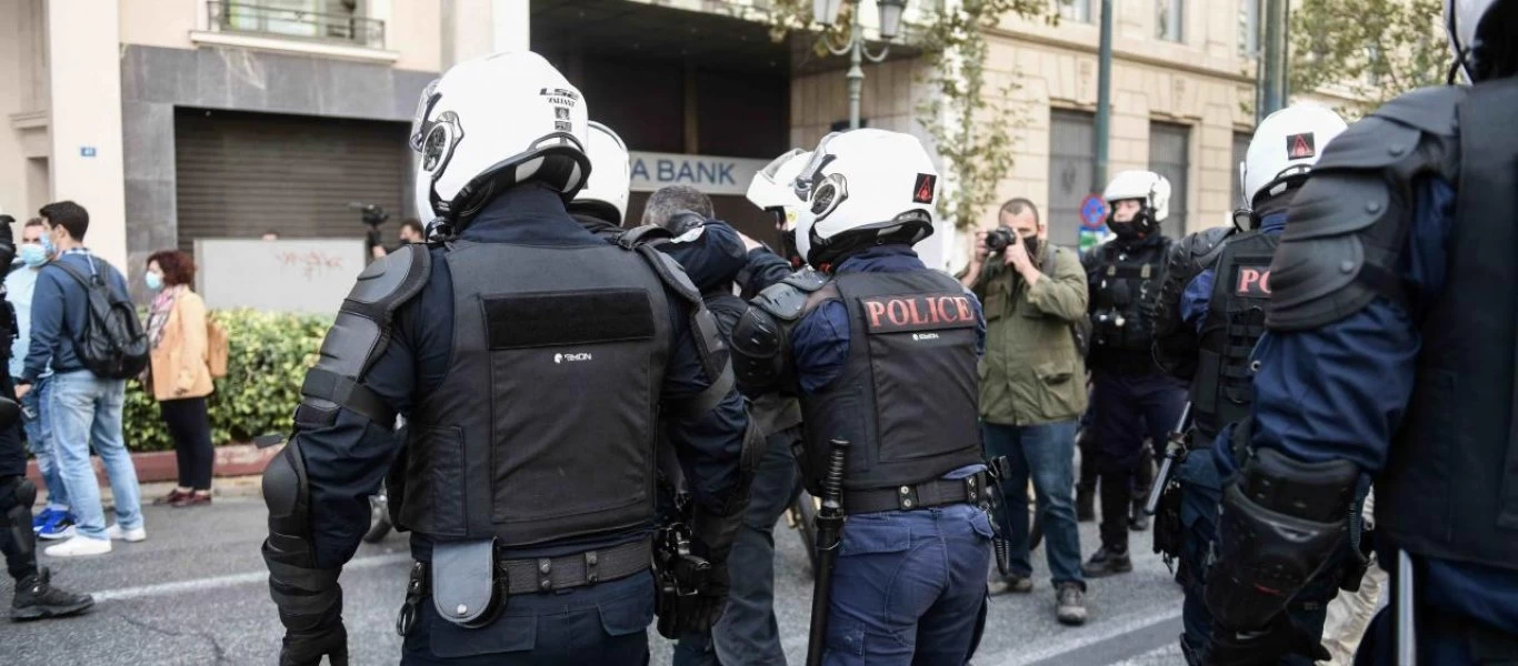 Νίκαια: Ένταση μεταξύ δημοσιογράφων & αστυνομικών - «Θα μας σκοτώσουν» (βίντεο)